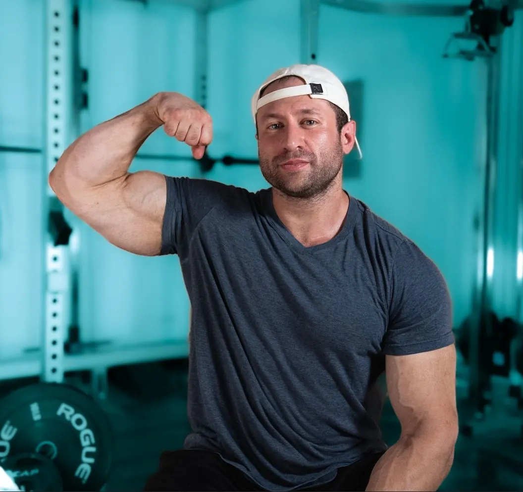David DeMesquita, founder of Aegis Nutrition, flexing in the gym
